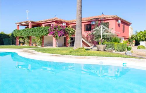 Amazing home in Morón de la Frontera w/ WiFi, Outdoor swimming pool and 5 Bedrooms
