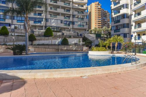 Amplio ático con terraza solarium y piscina comunitaria