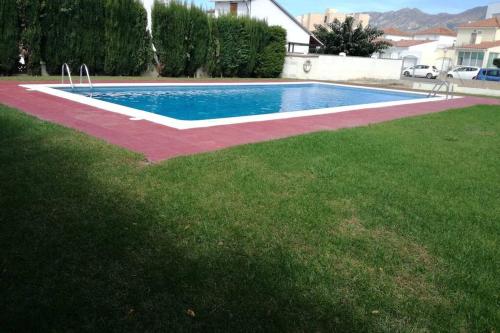 Apartament a Roses. Terrassa i piscina comunitaria