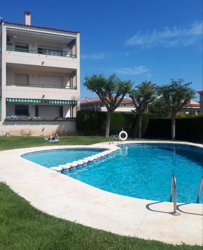 Apartament amb Encant amb piscina i jardí.