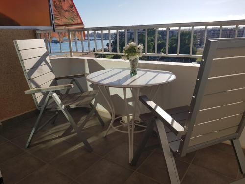 Apartment with a view of the sea