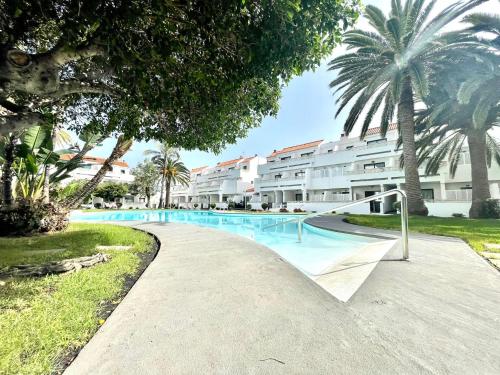 Apartamento 2 dormitorios, Wifi, vistas a la piscina, cerca playa en Los Cancajos