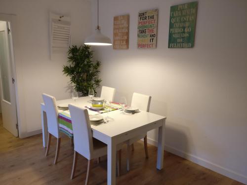 Apartamento Espacioso Frente Al Palacio De Congresos - Aa