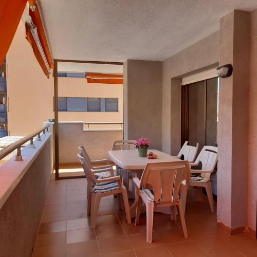 Apartamento con amplia terraza, ideal familias