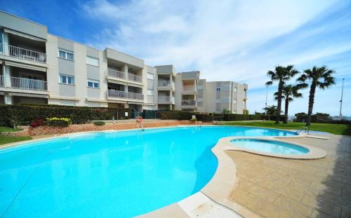 Apartamento con piscina en una preciosa playa