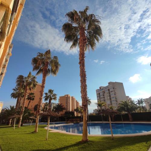 Apartamento con piscina y parking muy cerca de la playa