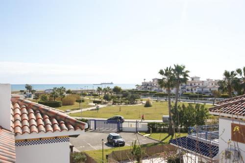 Apartamento con terraza y piscina a 300m de playa