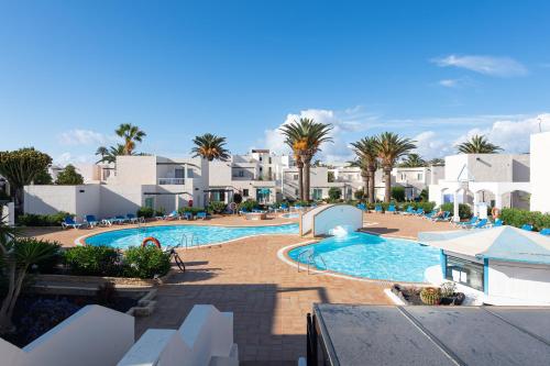 Apartamento con terraza y piscina en Corralejo