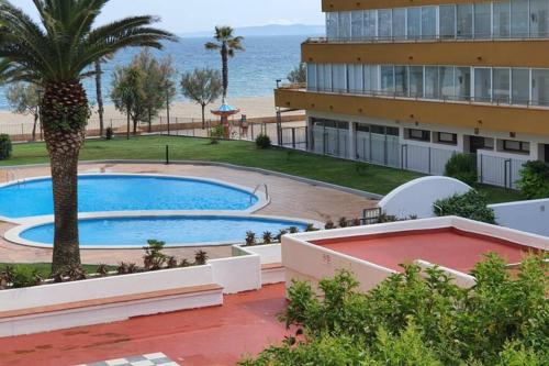 Apartamento con vistas al mar y la piscina, Roses