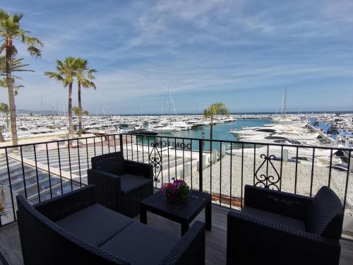 Luxury front line apartment in Puerto Banús