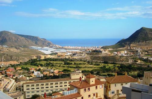 Apartamentos Deluxe Roquetas de Mar con Golf y Piscina Climatizada, Parking privado