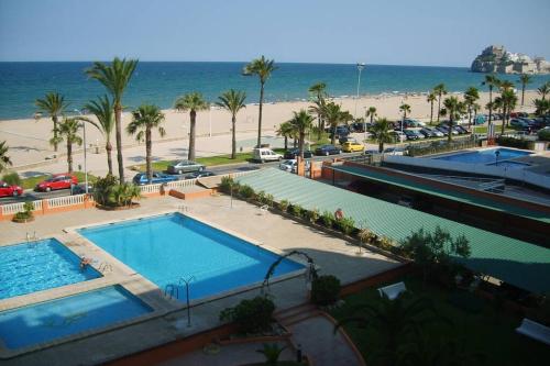 Apartamento En 1ª Línea Con Piscina. Edificio Albatros Ii