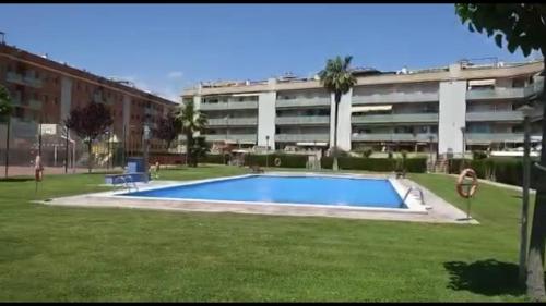 Apartamento en primera línea de mar con piscina