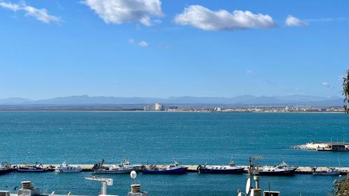 Apartamento en Roses con vistas a mar y al puerto