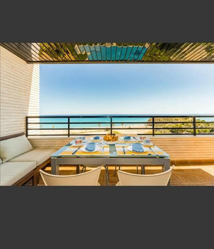Apartamento Playa Paraiso, en 1ª línea de playa, , comodo y recien reformado, soleado, con jardines, piscina, zona deportiva y la playa enfrente andando
