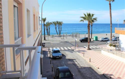 Apartamento con vista al mar a 1 minuto de la playa!Spacious Beach Apartment 1 min to the beach