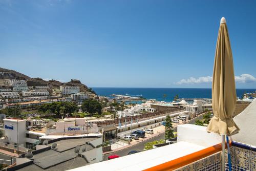 Puerto Rico con balcon y vistas al mar by Lightbooking