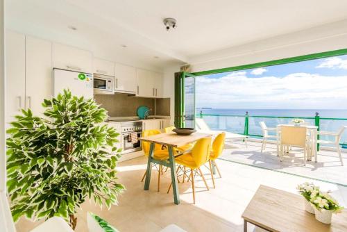 Sea Breeze Ocean View Apartment