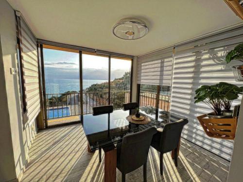 Apartamento vistas al mar con piscina infinita, y a 30 segundos de la playa