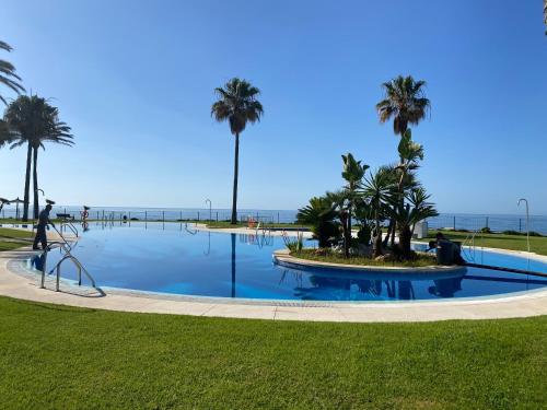 Mi Capricho Apartment with Sea Views and Gardens