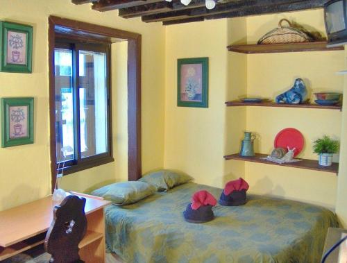 Apartamentos-Monasterio-de-San-Antonio-Kleines-Studio-15qm-fuer-junge-Leute