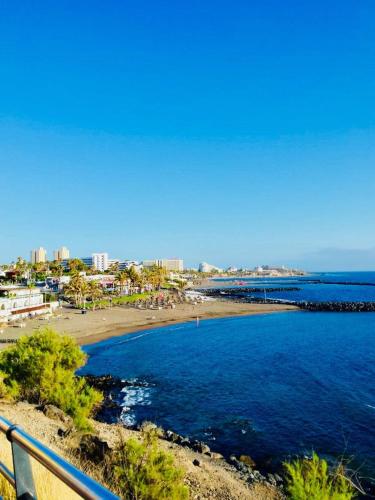 Enjoy the sea and pool in Playa de las Americas