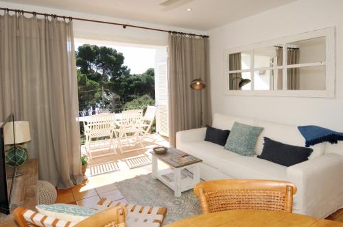 Refurbished Apartment Seaview, Santa Agata