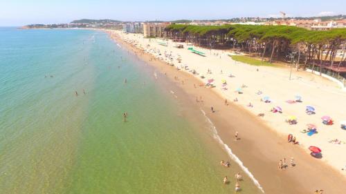 Sun And Beach Lovers 13249 La Pineda