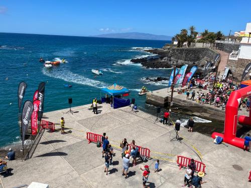 Apartamento bajo de 2 habitaciones frente a la Playa de Alcalá, Tenerife!