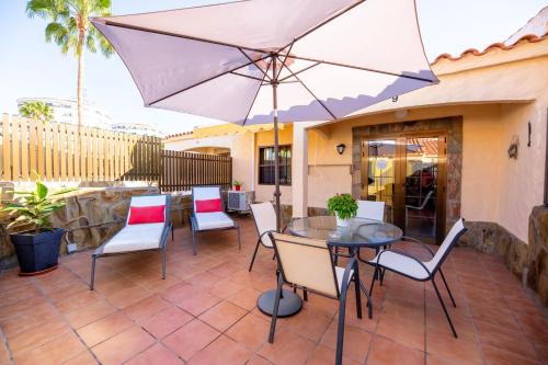 One bedroom bungalow at Playa del Ingles Maspalomas 500 m away from the beach with shared pool furnished terrace and wifi