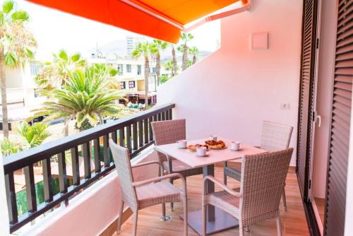 2 bedrooms appartement at Playa de la Americas 200 m away from the beach with city view balcony and wifi