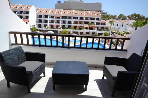 One bedroom appartement at Playa de la Americas 200 m away from the beach with sea view balcony and wifi