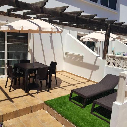 One bedroom appartement with shared pool furnished terrace and wifi at Corralejo