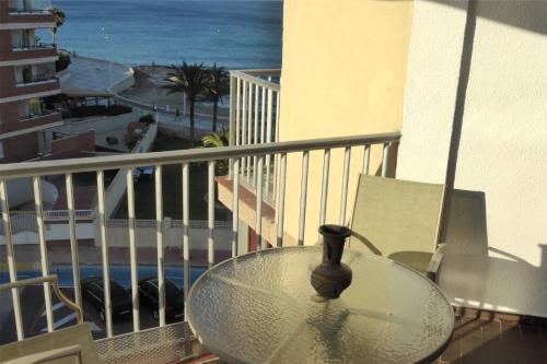 One bedroom appartement at Calp 20 m away from the beach with sea view enclosed garden and wifi
