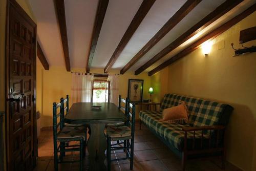 One bedroom appartement with balcony and wifi at Robledillo de Gata