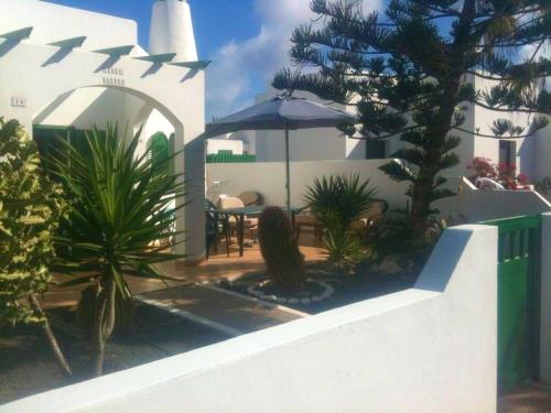 2 bedrooms appartement with sea view shared pool and enclosed garden at Montana Roja