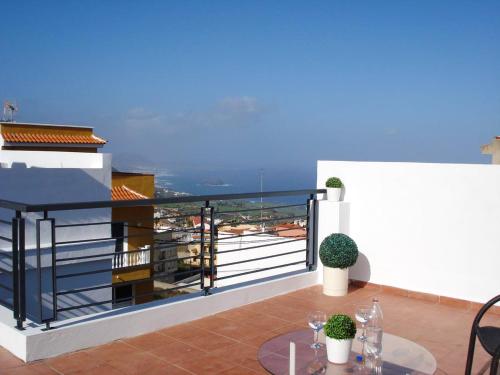 2 bedrooms appartement with sea view terrace and wifi at Icod de los Vinos 2 km away from the beach