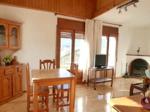 2 bedrooms appartement with balcony at Alp 8 km away from the slopes