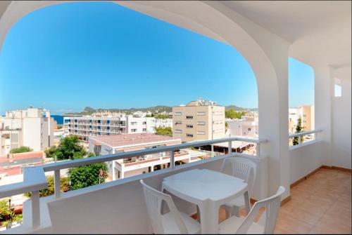 One bedroom appartement with sea view shared pool and furnished balcony at Sant Josep de sa Talaia