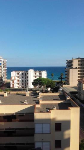 One bedroom appartement with sea view enclosed garden and wifi at Calonge