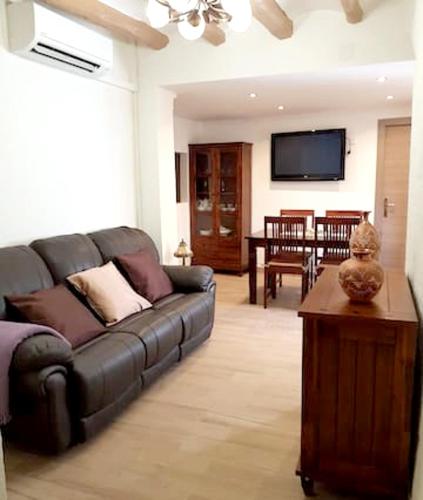 3 bedrooms appartement with enclosed garden and wifi at Maspujols