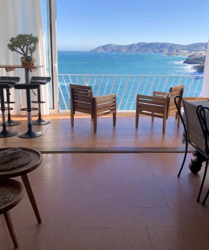 2 bedrooms appartement with sea view and furnished terrace at Llanca