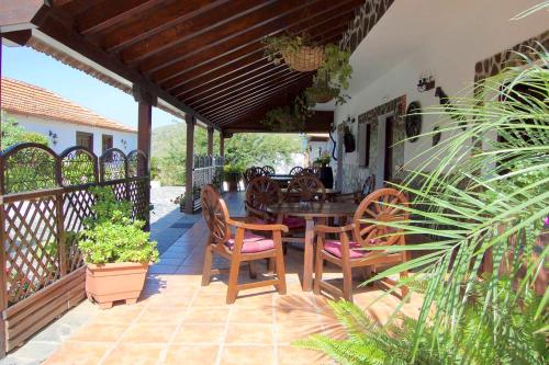 One bedroom appartement with furnished terrace and wifi at Los Silos 5 km away from the beach