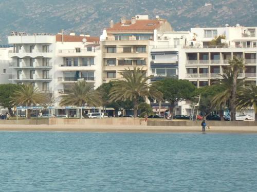 Cozy Apartment in Roses Spain, 50 m from Beach