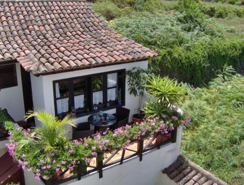 Apartment mit privatem Balkon und Meerblick im rustikalen Stil