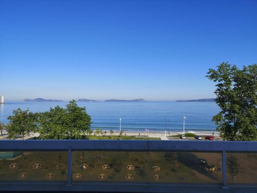 Apartment on the first line of Samil beach and with frontal views of the sea