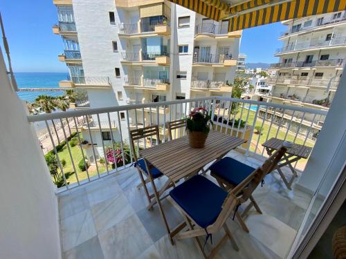 Apartment Overlooking the Beach