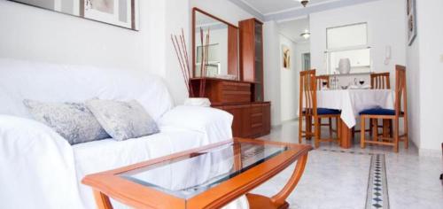 Apartment very well located, 450 meters from Playa del Cura with swimming pool