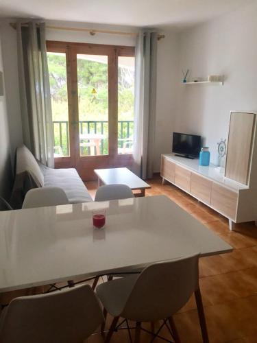 2 bedrooms appartement with shared pool furnished balcony and wifi at Arenal d en Castell