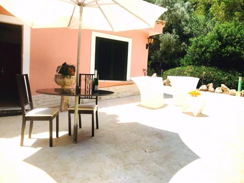 One bedroom appartement with shared pool enclosed garden and wifi at Pollenca